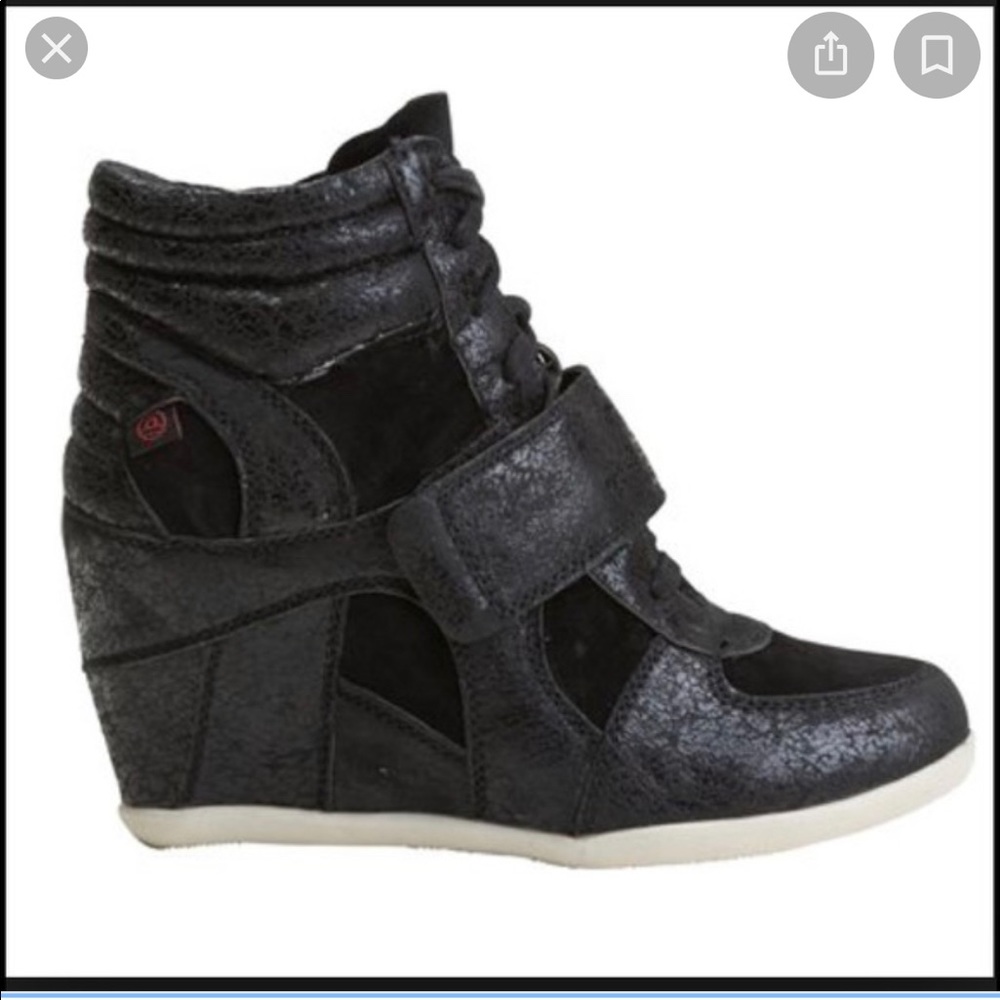 6.5 • Big Buddha • black sneaker wedge
